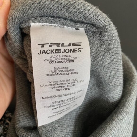 Title: TRUE x Jack & Jones Gray Knit Beanie Winter Hat Unisex - Picture 4 of 4